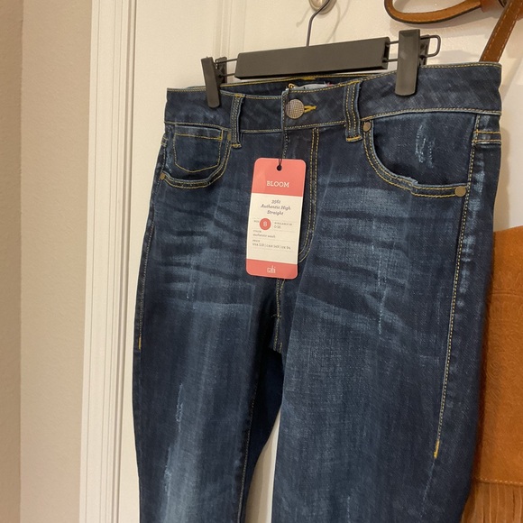CAbi 3561 Authentic High Straight Jeans Size 8, NWT - Picture 3 of 5